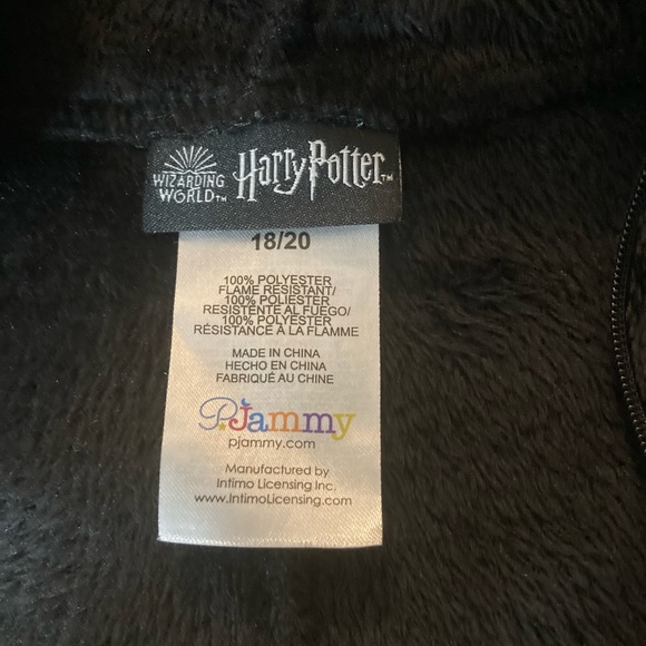 Harry Potter PJammy One Piece Pajam 18/20
Slytherin Crest - Picture 7 of 7